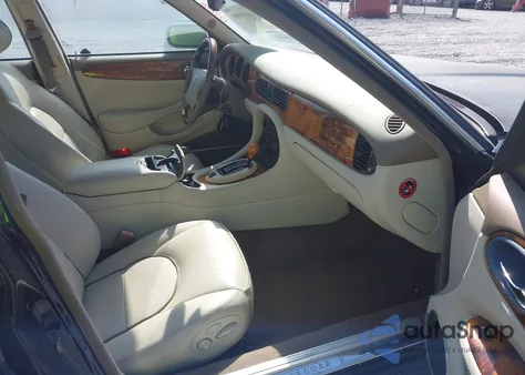 1998 Jaguar Xj8 Vanden Plas z USA, uszkodzony, nr VIN SAJKX6244WC843747